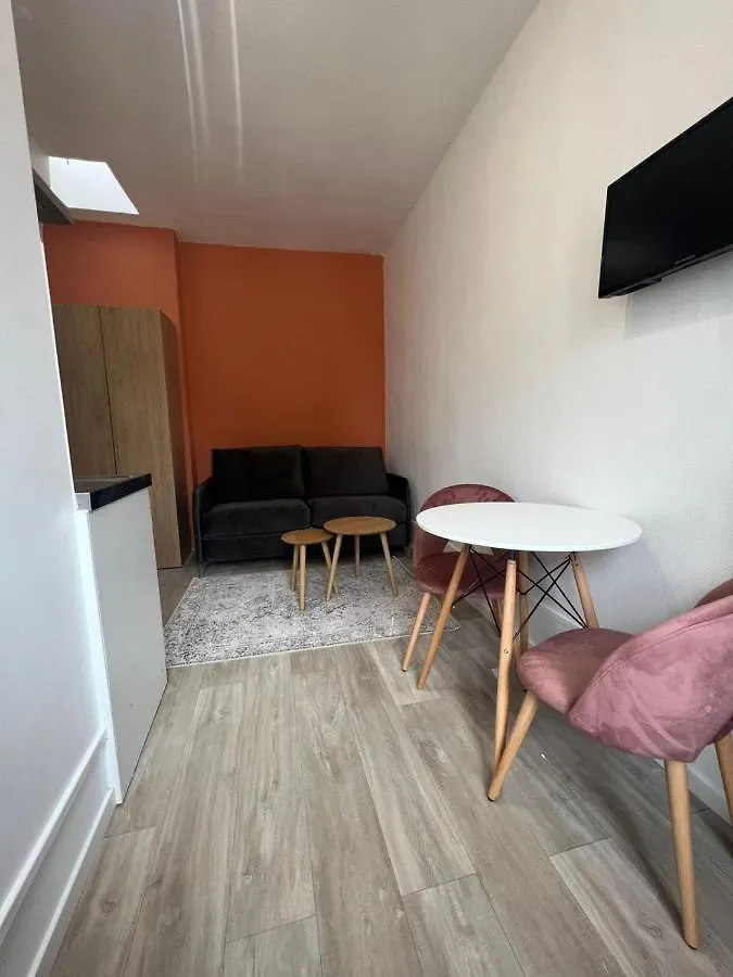Studio - Buttes Chaumont Apartment Paris France