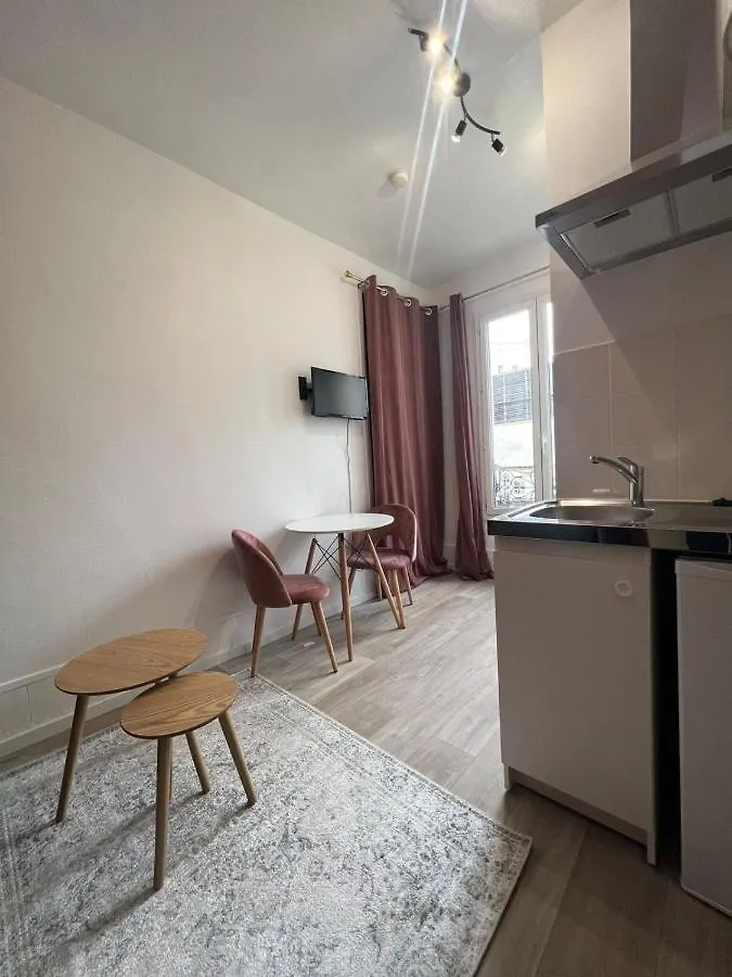 Studio - Buttes Chaumont Apartment Paris 0*,  France